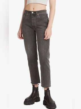 Levi's women’s 501 cropped 32/26 in Washed Gray. Like new.